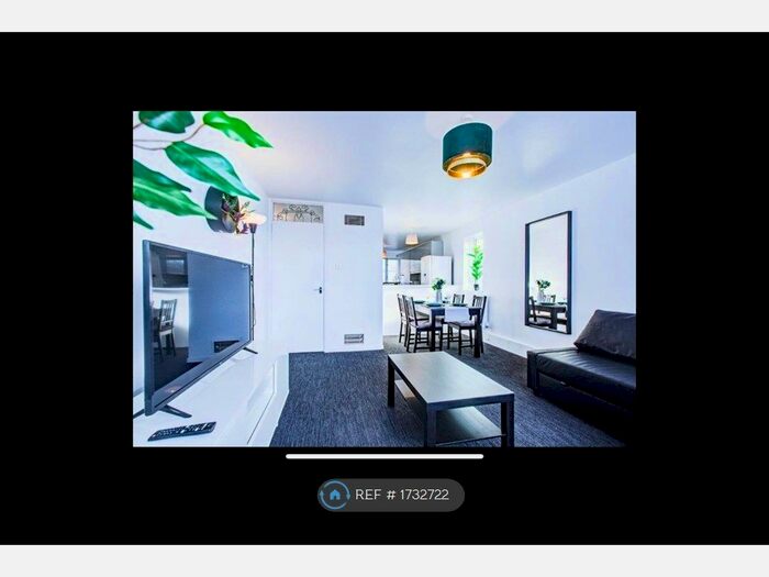 2 Bedroom Flat To Rent In Glamis House, Warley, Brentwood, CM14