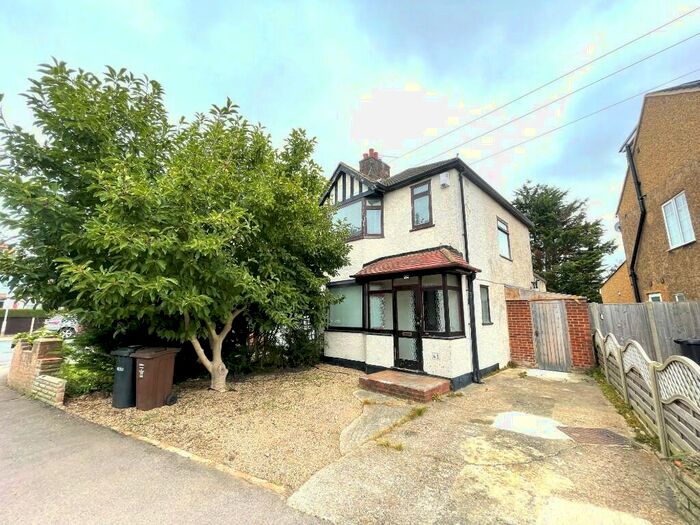 3 Bedroom Semi-Detached House To Rent In Linden Crescent, St. Albans, Hertfordshire, AL1