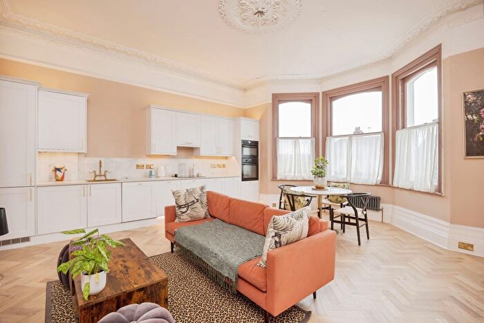 1 Bedroom Flat For Sale In Woodbury Park Road, Tunbridge Wells, Kent, TN4