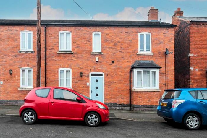 3 Bedroom Semi-Detached House To Rent In Bewdley Road, Stirchley, Birmingham, B30