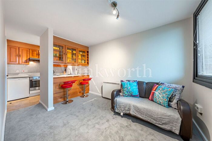 1 Bedroom Flat To Rent In Britten Close, London, NW11