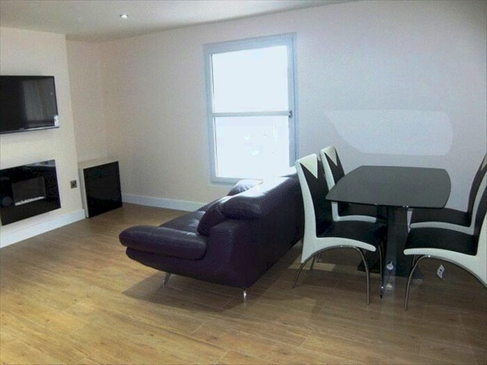 1 Bedroom Flat To Rent In Upperhead Row, Town Centre, Huddersfield, HD1