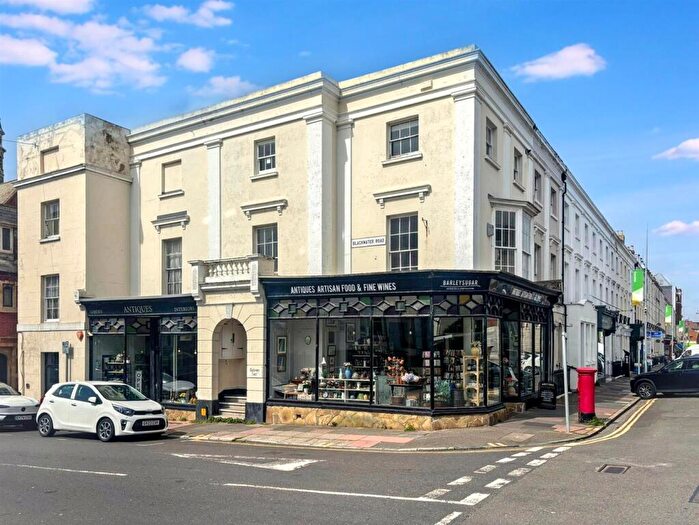 1 Bedroom Flat For Sale In Cornfield Terrace, Eastbourne, BN21