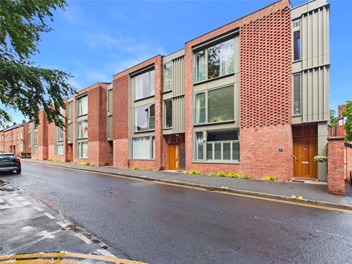 2 Bedroom Flat For Sale In New Street, Altrincham, Greater Manchester, WA14