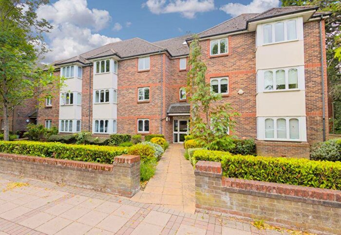 2 Bedroom Apartment For Sale In High Road, Whetstone, N20