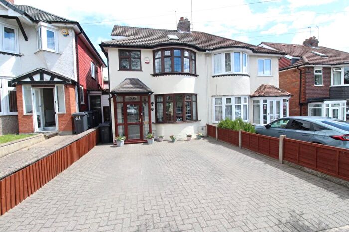 3 Bedroom Semi-Detached House For Sale In Charlbury Crescent, Birmingham, West Midlands, B26