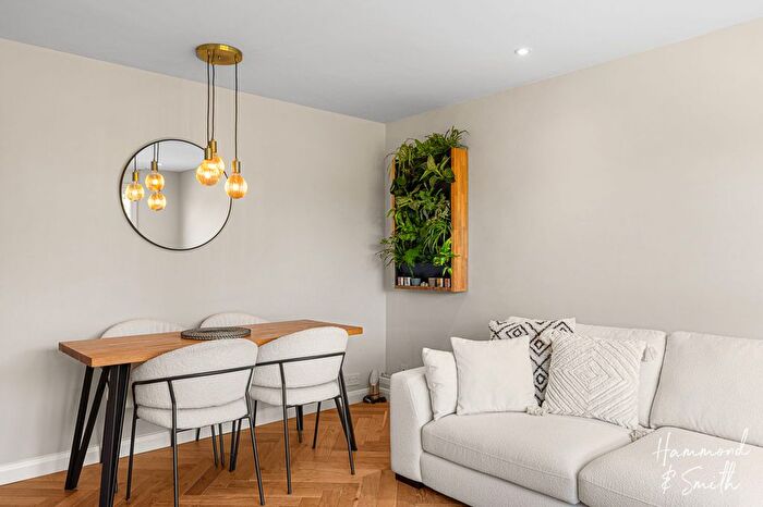 2 Bedroom Flat For Sale In The Plain, Epping, CM16
