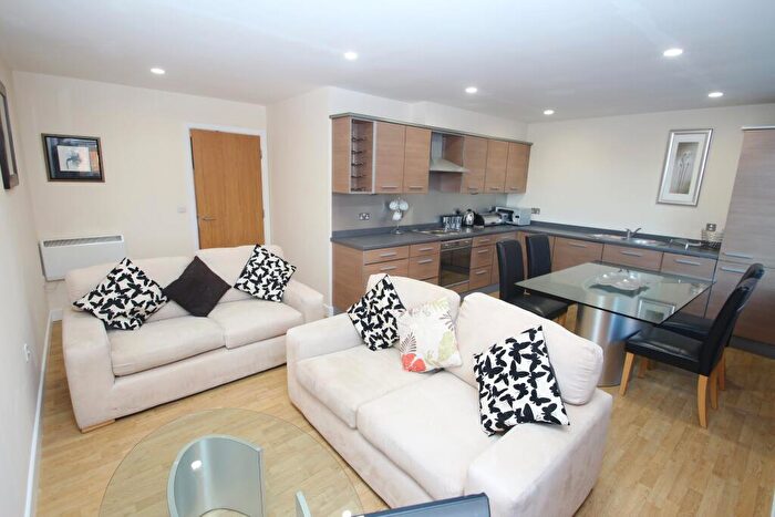 3 Bedroom Apartment To Rent In Pandongate House, Newcastle, NE1