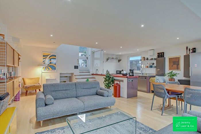 3 Bedroom Duplex For Sale In Fortis Green, London, N2