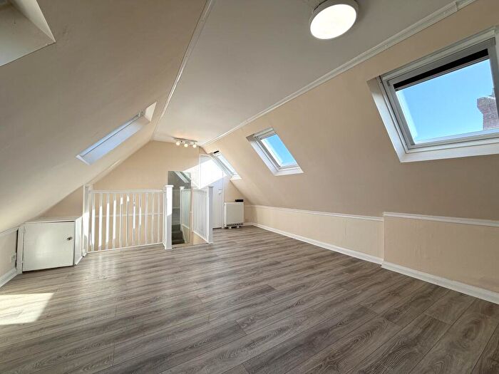 Studio To Rent In Langdale Gardens, BN3