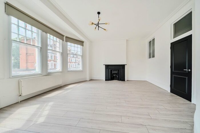 2 Bedroom Flat To Rent In Fortis Green Road, London, N10