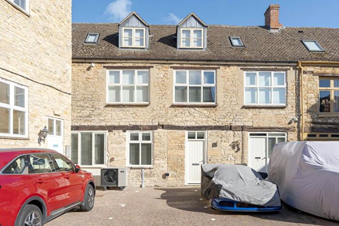1 Bedroom Flat To Rent In Glovers Walk, Witney, Oxfordshire, OX28