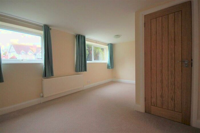 4 Bedroom House To Rent In Old Rectory Close, Harpenden, AL5