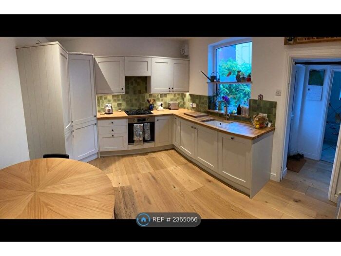 2 Bedroom End Of Terrace House To Rent In Bath Street, Bristol, BS3