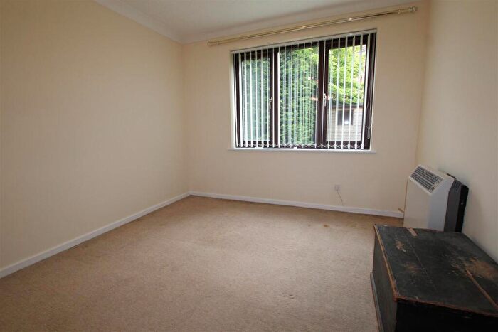 1 Bedroom Retirement Property For Sale In The Crescent, Eastleigh, SO50