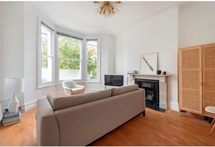 1 Bedroom Flat For Sale In Hetley Road, Shepherd's Bush, W12