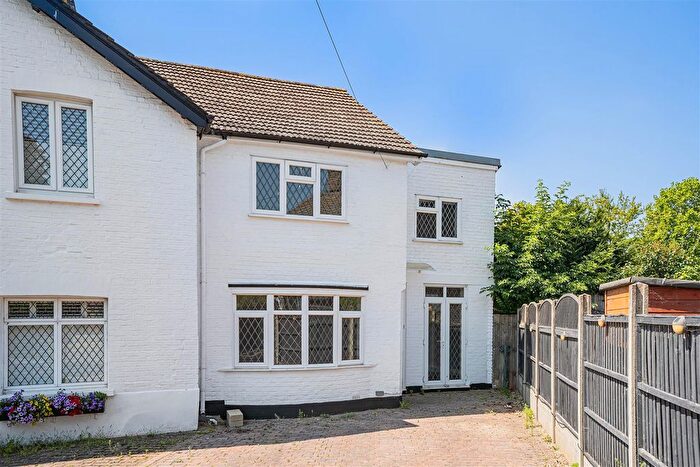 4 Bedroom End Of Terrace House For Sale In Endlebury Road, North Chingford, E4