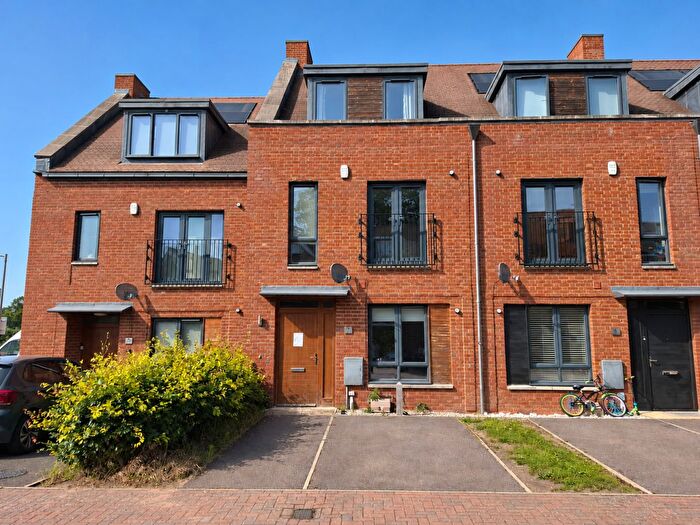 4 Bedroom Town House For Sale In Green Close, Brookmans Park, Hatfield, AL9
