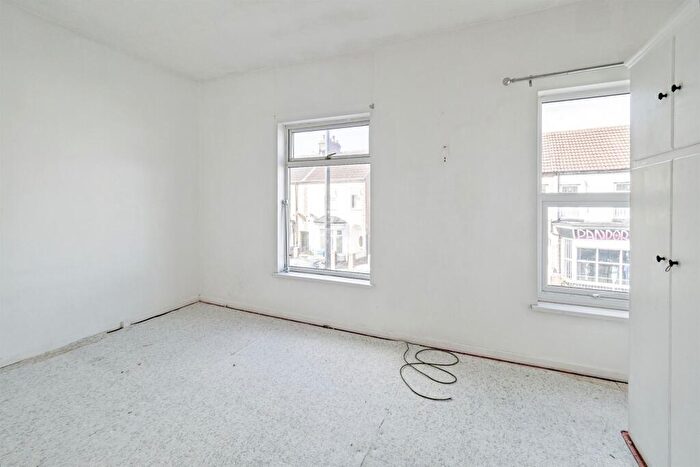 3 Bedroom Terraced House For Sale In New Bridge Road, Hull, HU9