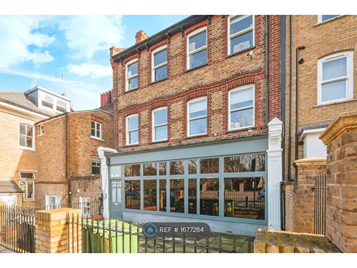 3 Bedroom Flat To Rent In Tyrwhitt Rd, London, SE4