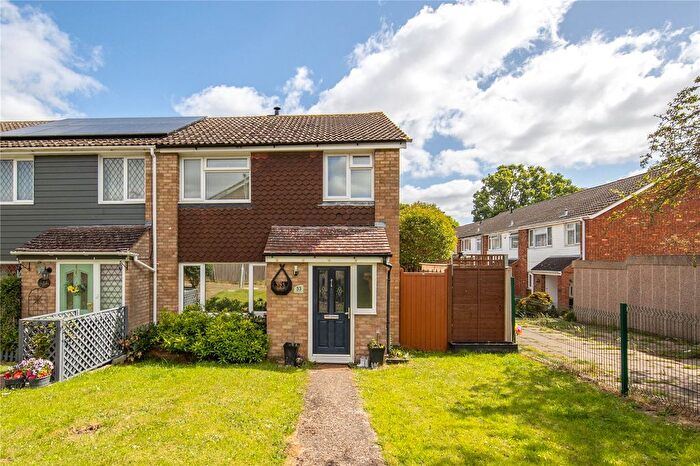 3 Bedroom End Of Terrace House To Rent In Roedean Close, Luton, Bedfordshire, LU2