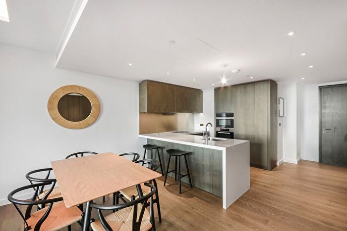 2 Bedroom Flat To Rent In Carnation Way, London, SW8