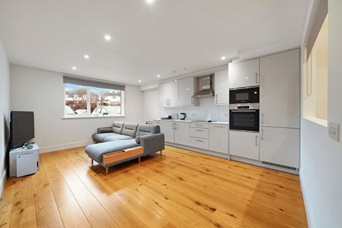 1 Bedroom Flat To Rent In Park Avenue, Bushey, WD23