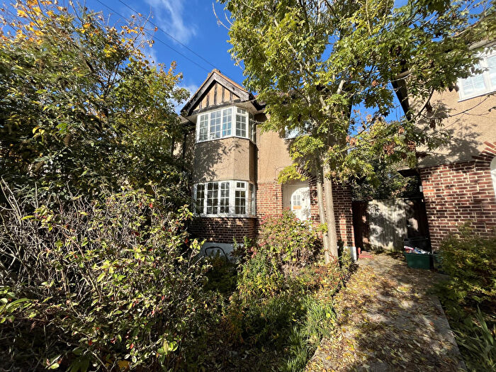 2 Bedroom Flat For Sale In Ethelbert Close, Bromley, Kent, BR1