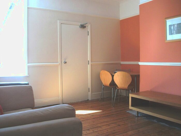 4 Bedroom Maisonette To Rent In Wingrove Avenue, Fenham, NE4