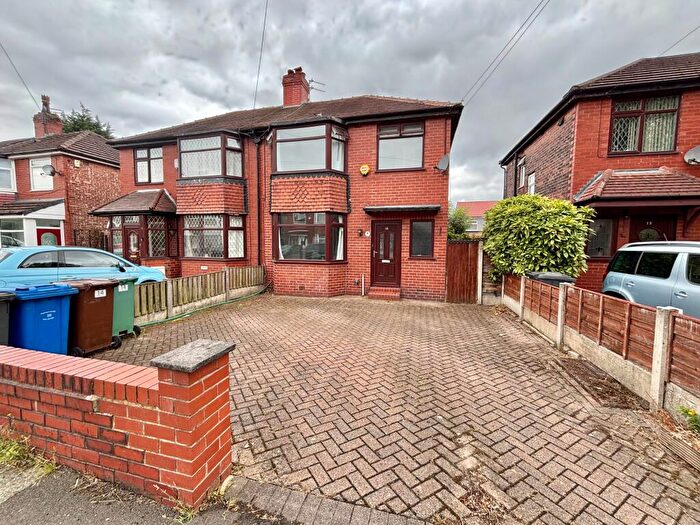 3 Bedroom Semi-Detached House To Rent In Beech Avenue, Whitefield, M45