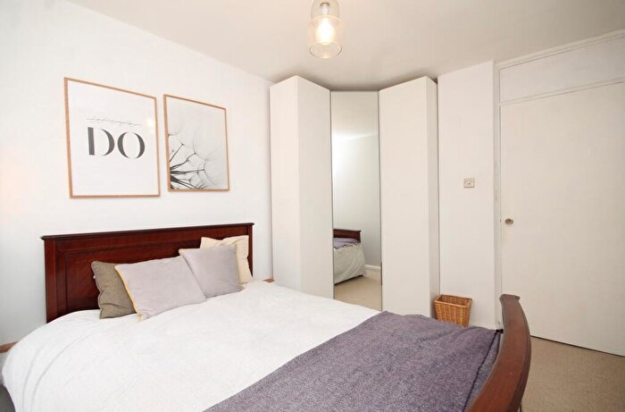 1 Bedroom Flat To Rent In Bracknell Close, Wood Green, N22