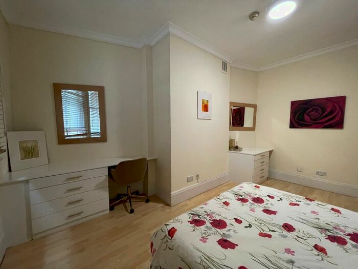 1 Bedroom Flat To Rent In White Horse Street, London, W1J
