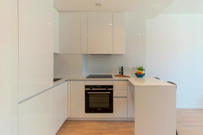 Studio To Rent In - Queen's Road, Reading, RG1