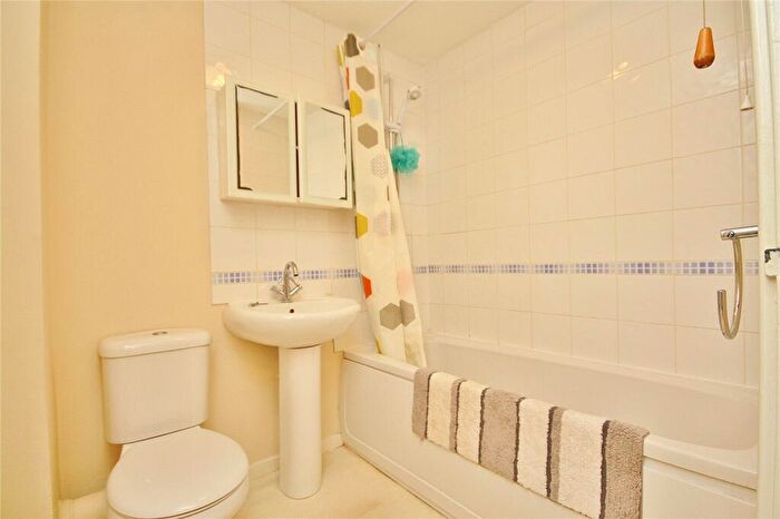 1 Bedroom Terraced House To Rent In Waverley Court, Woking, Surrey, GU22