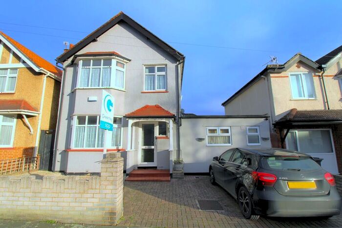 4 Bedroom Detached House To Rent In Douglas Road, Surbiton, KT6