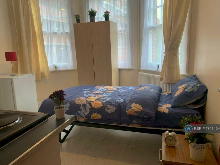 Studio To Rent In Bury Road, London, N22