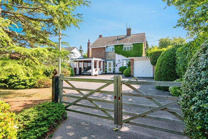 3 Bedroom Detached House For Sale In Hall Lane, Oulton, Lowestoft, NR32