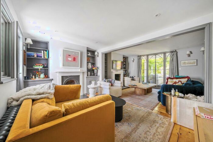 3 Bedroom Cottage To Rent In Vale Of Health, Hampstead, NW3