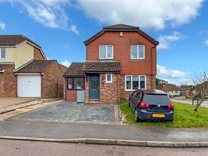 4 Bedroom Detached House For Sale In Granary Way, Littlehampton, BN17