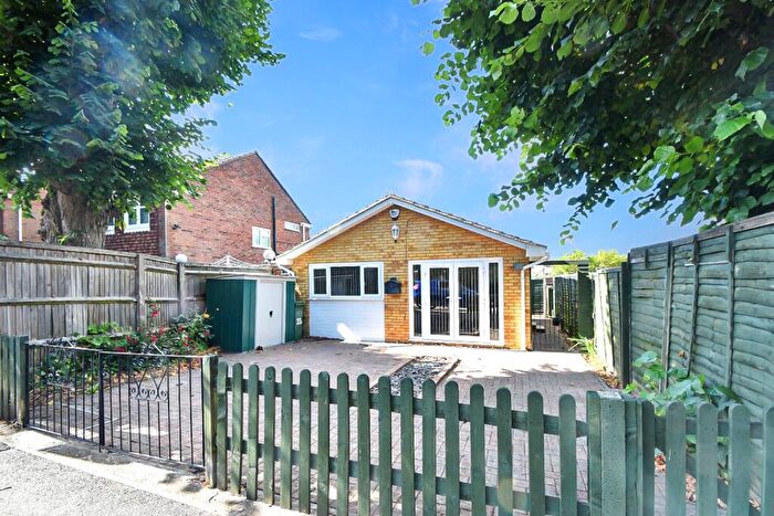 1 Bedroom Detached Bungalow For Sale In Lime Avenue, Luton, Bedfordshire, LU4