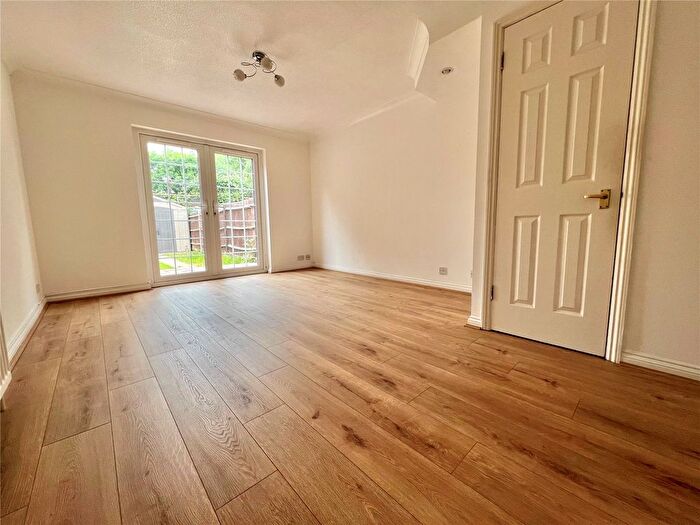 2 Bedroom Terraced House To Rent In Audley Close, London, N10