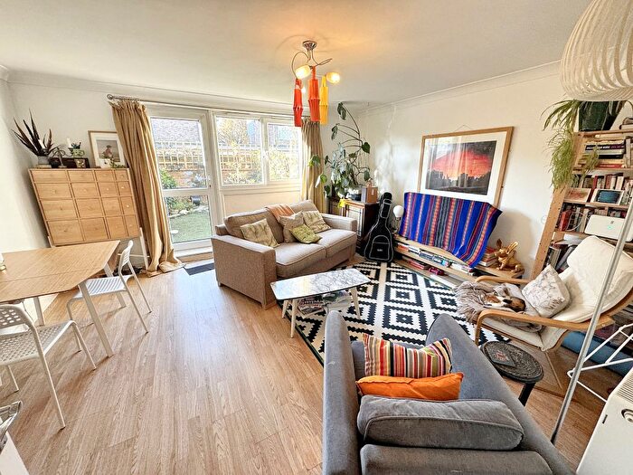 3 Bedroom Maisonette To Rent In Brooking Road, Forest Gate, E7