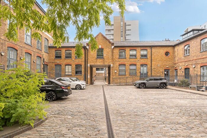 1 Bedroom Flat For Sale In Severn Court, Clyde Square, London, E14
