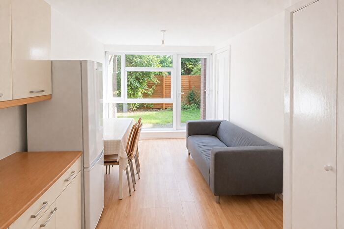 3 Bedroom Terraced House For Sale In Berkeley Walk, Finsbury Park, London, N7