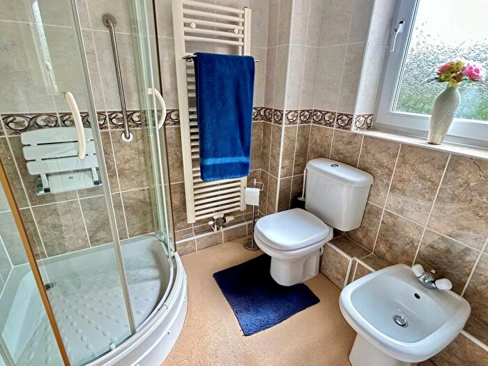2 Bedroom Apartment For Sale In The Avenue, Branksome Park, BH13