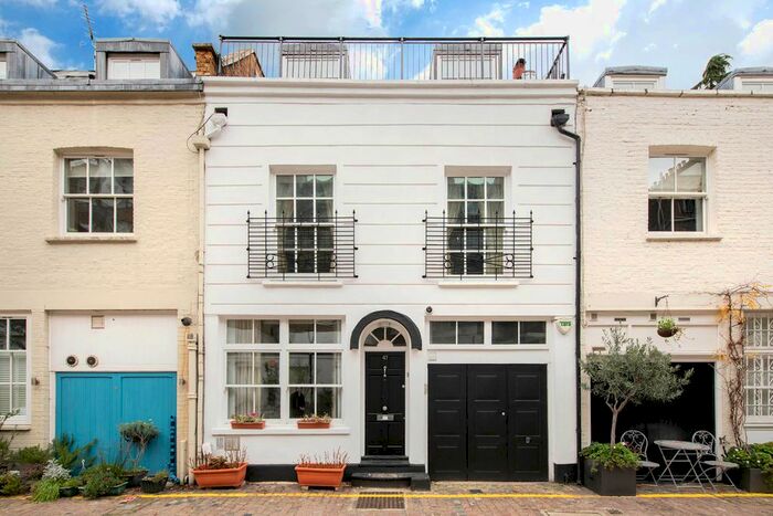 3 Bedroom Mews To Rent In Queens Gate Mews, London, SW7