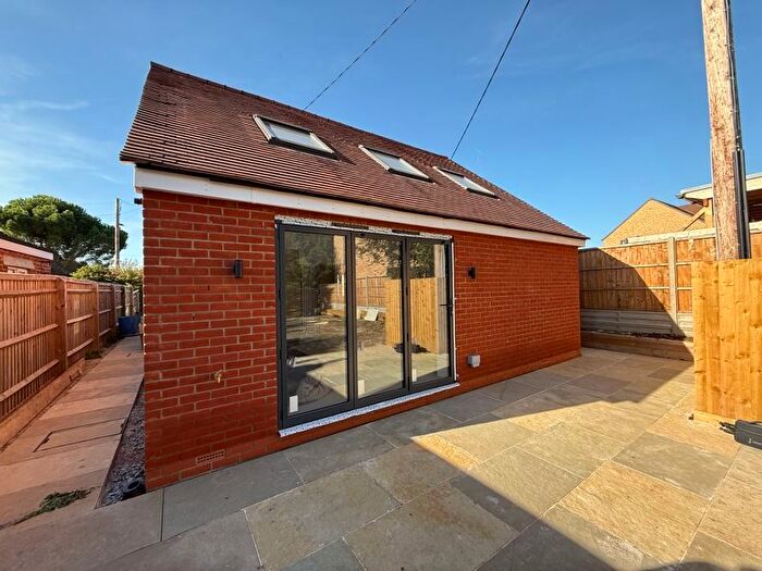 2 Bedroom Bungalow For Sale In Cullum Road, Oxford, OX33