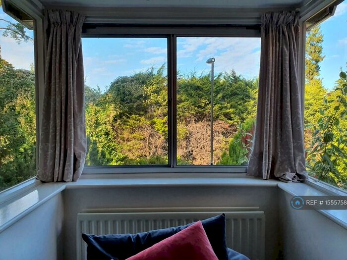 1 Bedroom Flat To Rent In Zig Zag Road, Kenley, CR8