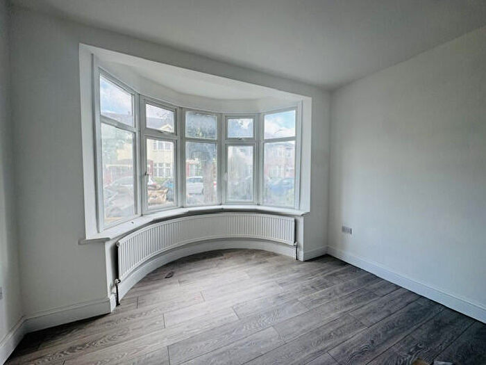 4 Bedroom Terraced House To Rent In No Deposit Option, Vine Gardens, Ilford, Essex, IG1