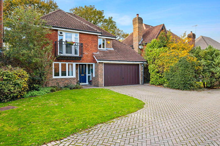 4 Bedroom Detached House For Sale In Lincolns Mead, Lingfield, RH7